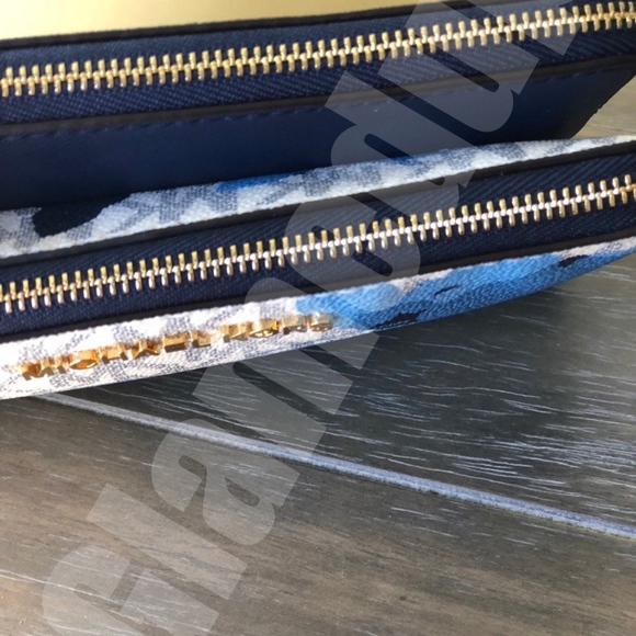 LAST ONE! Michael Kors Large Double Wristlet - Picture 2 of 8